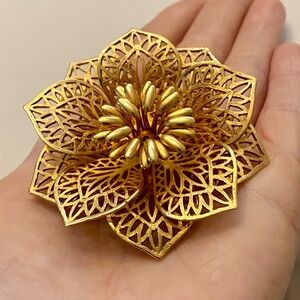 Vintage Gold Tone Flower Brooch